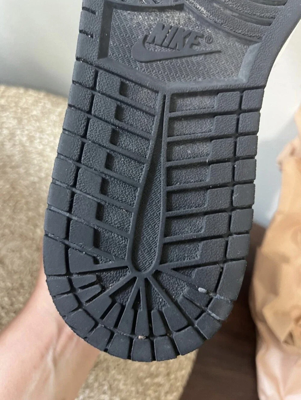Size 9.5 - Air Jordan 1 SE Mid Heat Reactive - Color Change.
